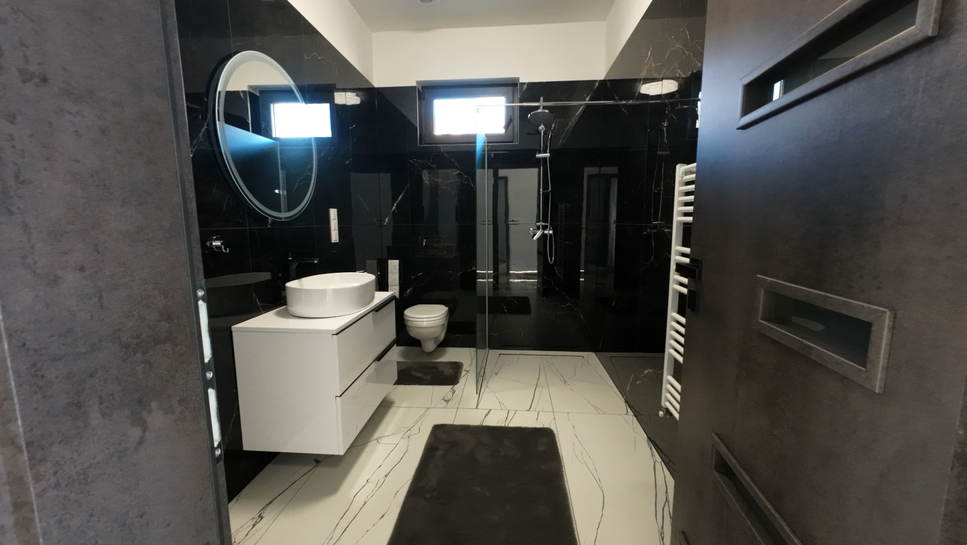 Modern black-and-white bathroom